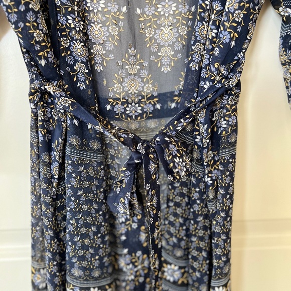 Express Blue Kimono with Flowing Sleeves and Tie Belt - Picture 4 of 11